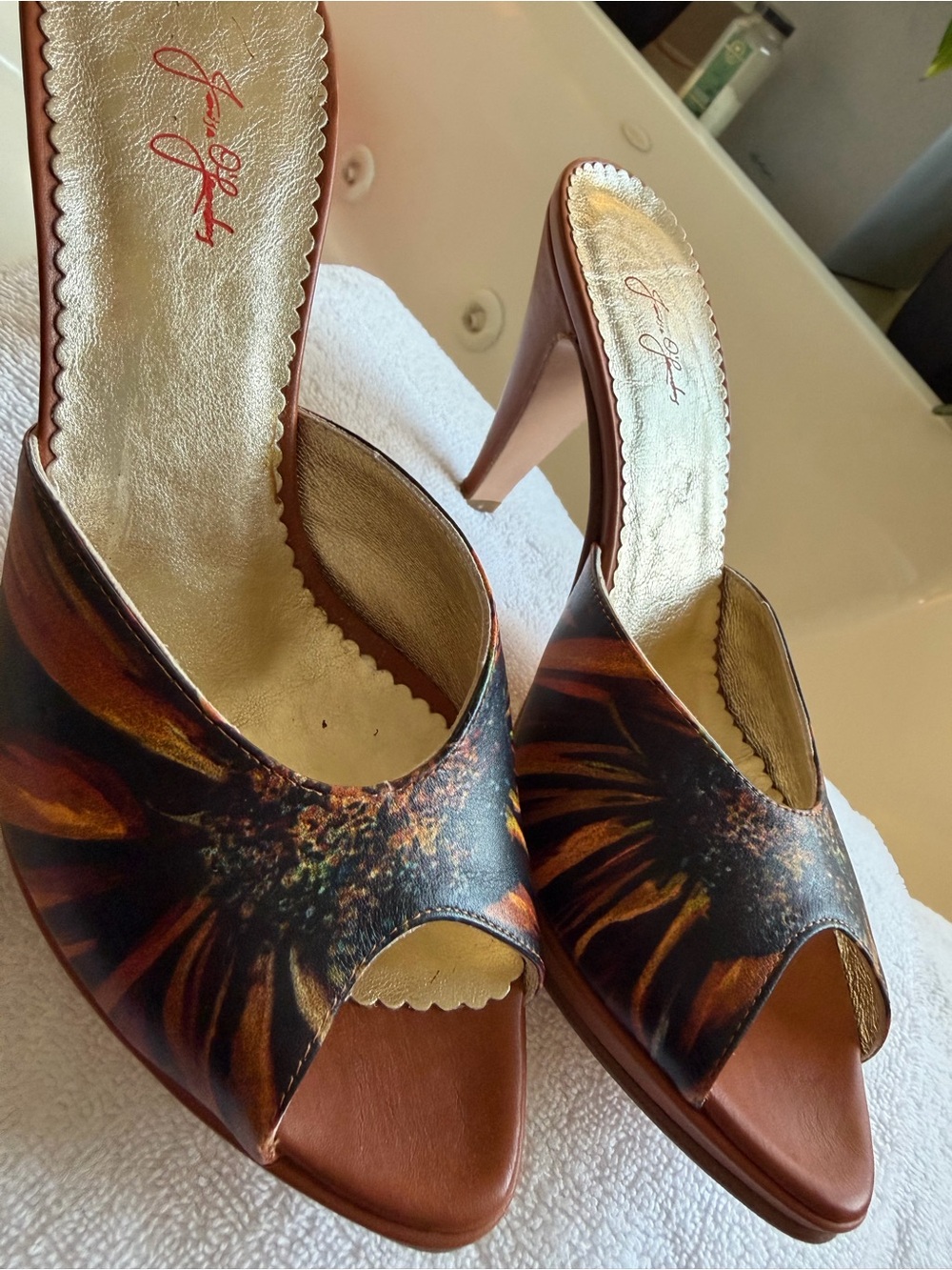 Janis multi color Sandal sz 39